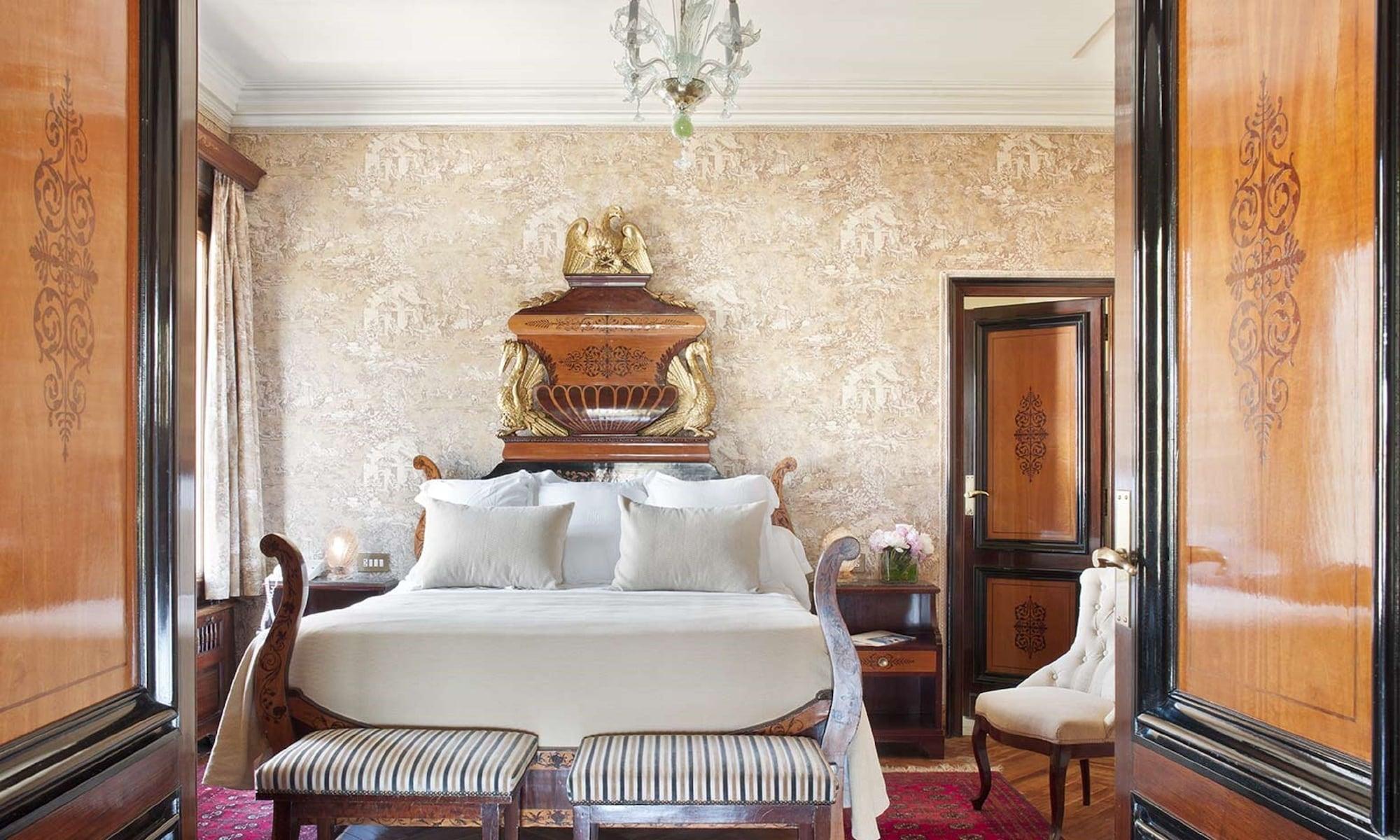 De La Gavina Gl - The Leading Of The World 5*
